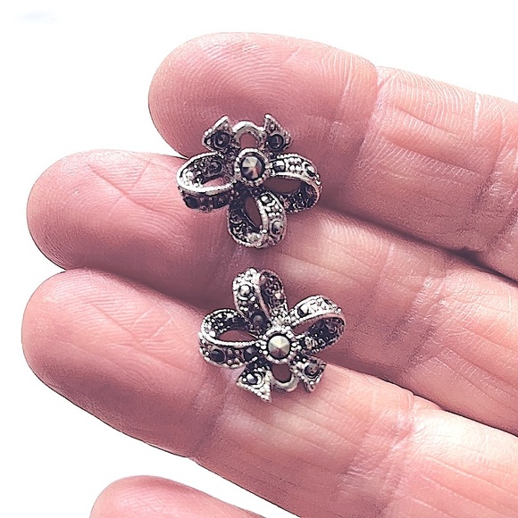 Silver bow marcasite earrings - Picture 2 of 2